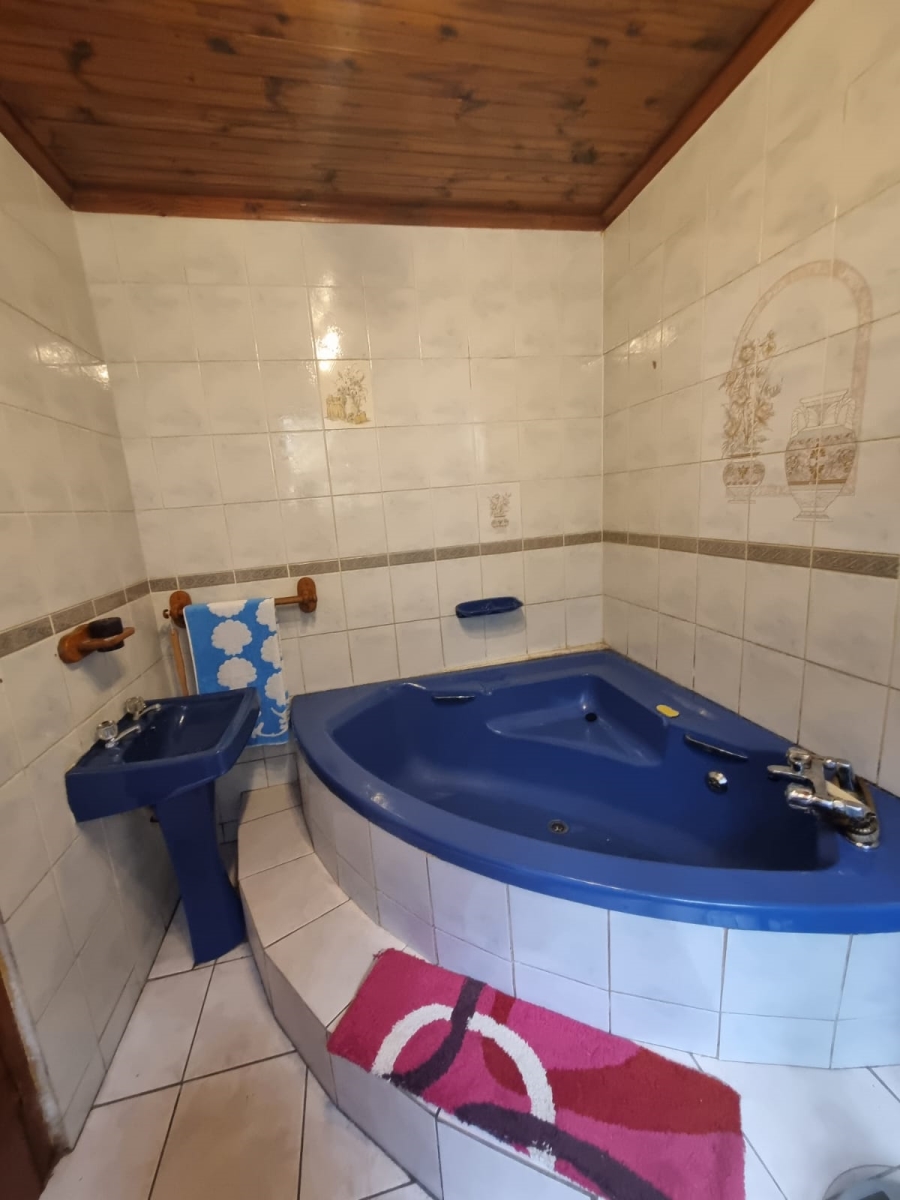 4 Bedroom Property for Sale in Kwa Nobuhle Eastern Cape